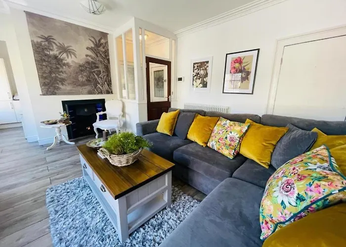 Pass The Keys Cobblers Rest Luxury Elegance & Central Location